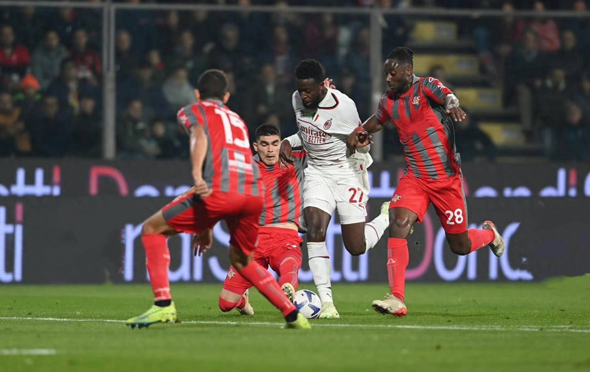 场上的一大 场上的一大